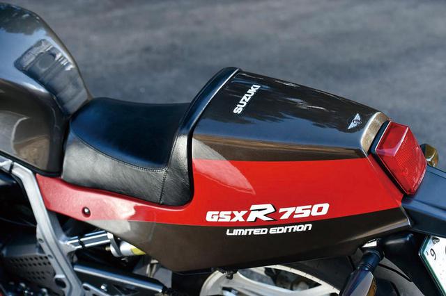 画像: シングルシートが標準のひとり乗り。通常モデルと同じテールランプを使わなかったのが興味深い。
