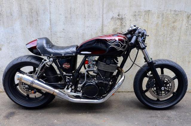画像: FLAKESによるSRカスタム。カッコ良いだけじゃなく走りも凄いぞ。 flakesmotorcycle.com