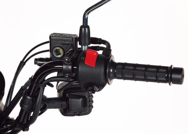 画像: スイッチボックスは近年のホンダ車に見られるオーソドックスなデザイン。グリップも滑りにくいデザインとなっている。