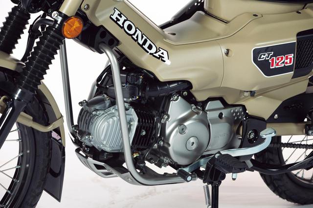 画像: 空冷OHC2バルブエンジンは、専用開発の吸排気系との組み合わせで中低速のトルクを増強。積載時の走行や登坂に強い設定とした。スキッドプレートやキックスターターも装備している。