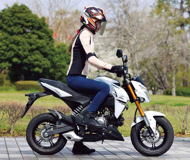 画像: カワサキ「Z125 PRO」ライディングポジション・足つき性