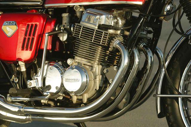 画像: MVアグスタ、アリエルなどの高価な少量生産車では4気筒エンジンが存在していたが、量産市販車としては初めて。