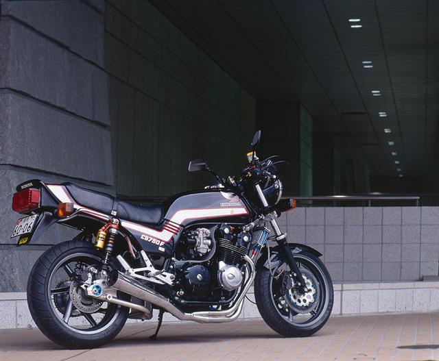 画像: 思いもよらぬ形で終わっただけに、時々思い出すかつての愛車・エフの雄姿。30年以上の時を経て、想いは加速する。