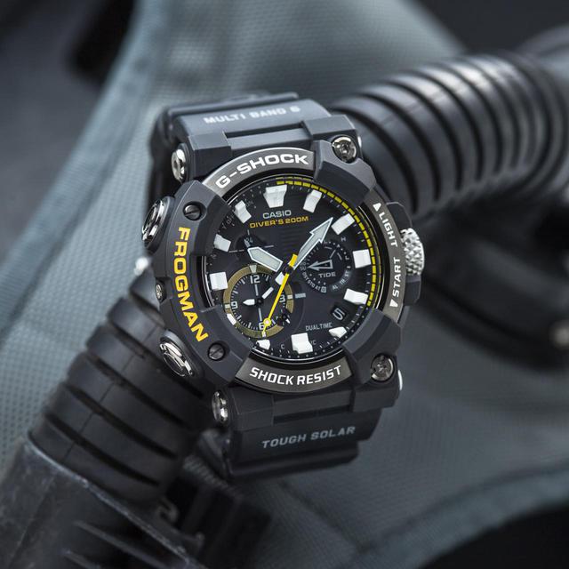 画像4: G-SHOCKのダイバーズウオッチ「フロッグマン」からバイク乗りにも人気の〈アナログ〉モデルが初めて登場! メンテ不要のタフネス電波ソーラー腕時計