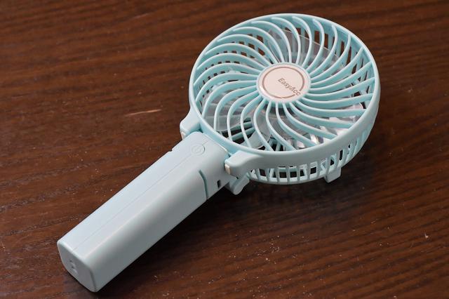 画像: 去年購入したモバイルファン。テントでの暑さもすっきり解消マジお役立ち。
