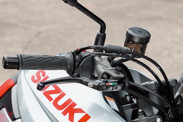 画像: フロントマスターシリンダーはブレンボの新型、19RCSコルサコルタ(5万8000円+税)に換装。これでラジアルポンプマスターのタッチの良さが得られるのだ。また、ブレーキラインの方もプロト・スウェッジラインSWAGE-LINE PRO(3万3900円+税)に変更される。 px.a8.net
