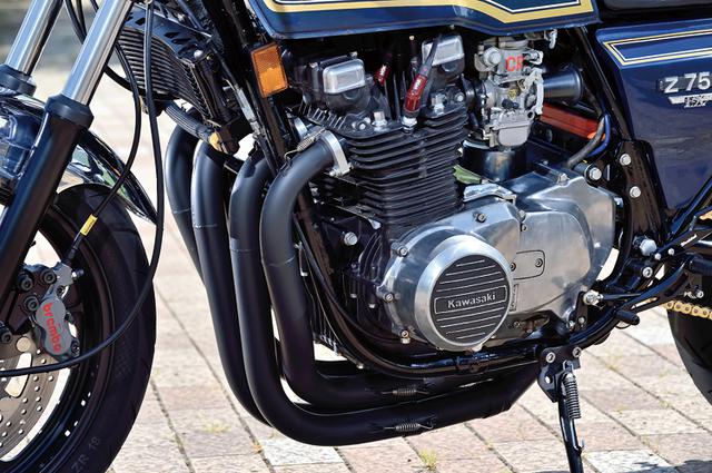 画像: エンジンはZ750FXからカムを変更した程度で、あとはメンテナンス重視の仕様。フレームはあとからサーキットを走りたくなった場合にもすぐ対応出来るようにとあらかじめ8カ所を補強し、メタルコーティングランナーでRXコート仕上げされている。
