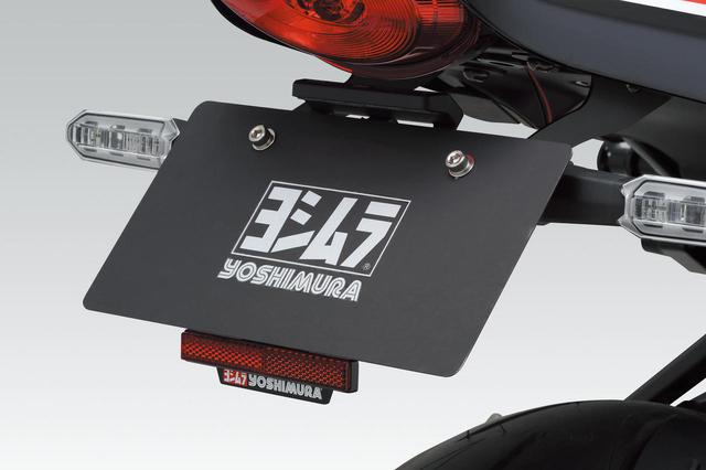 画像: テールまわりをすっきりさせるZ900RS(18-)フェンダーレスKIT(1万8500円/ダミープレートは付属しない)はボルトオン式で純正ウインカー対応、新基準の上向き40度保安基準適合。LEDナンバー灯/リフレクターも付属する。