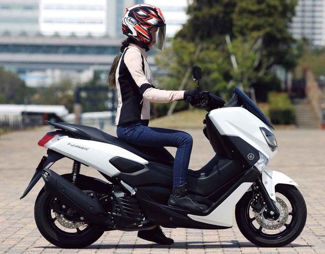 画像: ヤマハ「NMAX ABS」ライディングポジション・足つき性