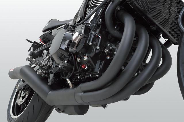 画像: Z900RS(18)、Z900RS CAFE(18)機械曲ストレートサイクロン DuplexShooter 政府認証(17万8000円)は耐蝕性に優れたステンレスフルエキゾーストで重量9.6kg。12kgのノーマル比で23%軽量化。また内部構造を4-2-1として低速も重視。集合部後ろに設けたサブチャンバーの下にも排気口( 4 )を設けたのも特長で音量規制をクリアしヨシムラサウンドも演出する。