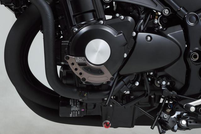 画像2: カバー部に沿わせつつデザイン要素を持たせたアルミベースに小型樹脂スライダーを組み合わせたエンジンケースガードKIT。パルサーカバー PRO SHIELD(1万6000円)とジェネレーターカバー PRO SHIELD(1万8000円)