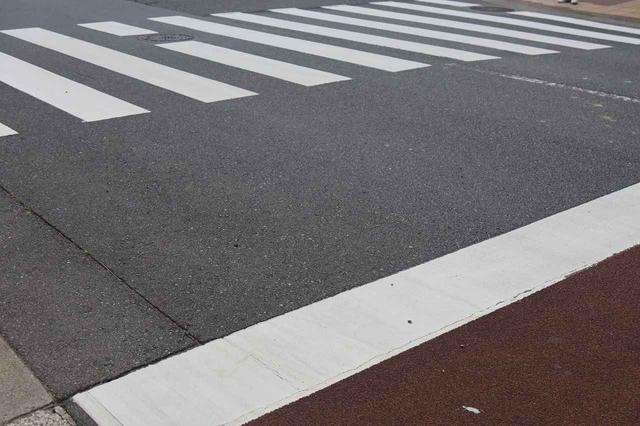 画像: 交差点はスリップポイントがいっぱい。
