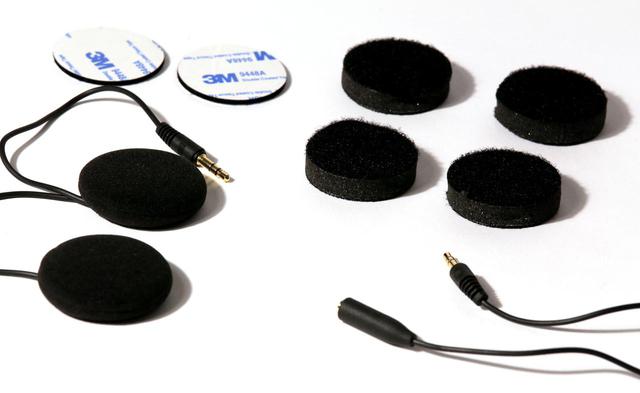 画像: 内容物はこれだけ! スピーカーとコード、スピーカーを留めるための面ファスナーとスペイサー。以上!