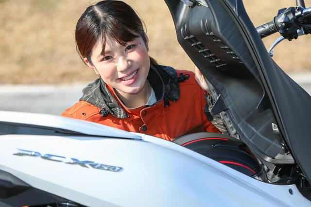 画像3: 梅本まどか × ホンダ「PCX150」 足つき性もチェック!【オートバイ女子部のフォトアルバム】
