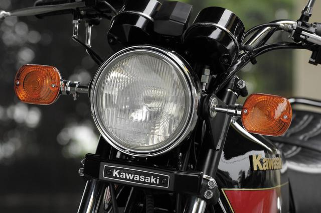 画像: 堂々とした風格の丸目1灯ヘッドライト。ちなみにFX以後は、Z400GP、GPZ400F2、FX400Rとも角目だった。