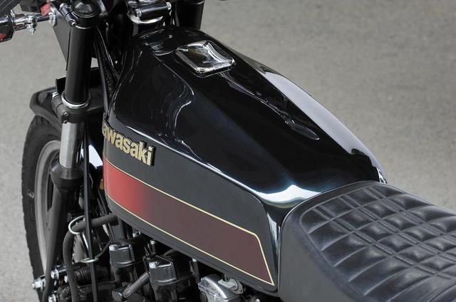 画像: 今なお人気のあるZ1000MkⅡイメージでまとめられた角タンク。容量がありながら、スリムに仕上げられている。