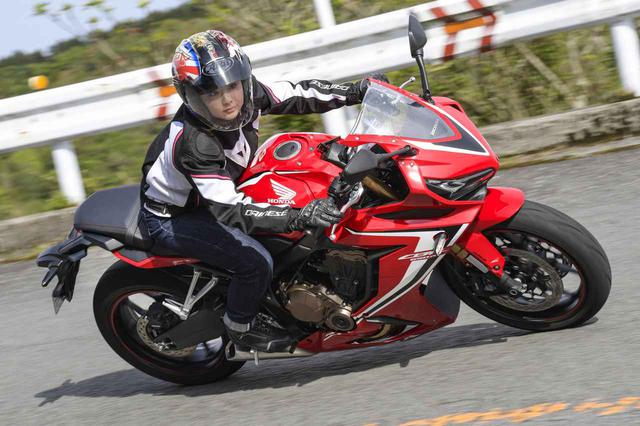 画像7: 平嶋夏海 × ホンダ「CBR650R」【オートバイ女子部のフォトアルバム】