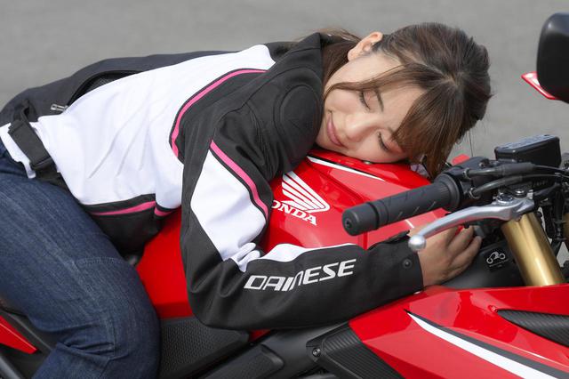 画像9: 平嶋夏海 × ホンダ「CBR650R」【オートバイ女子部のフォトアルバム】