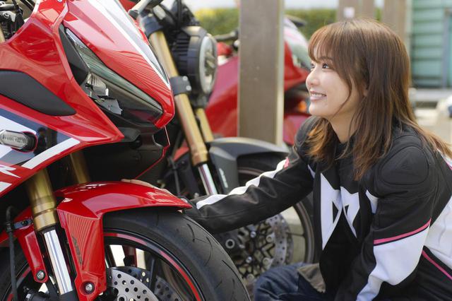 画像5: 平嶋夏海 × ホンダ「CBR650R」【オートバイ女子部のフォトアルバム】