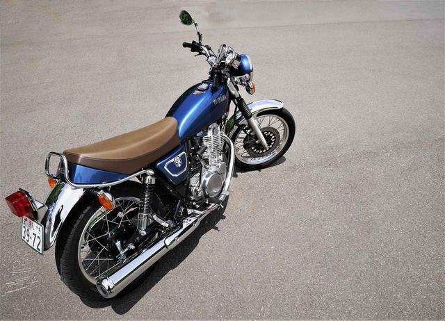 画像1: SR400のライディングポジションと足つき性