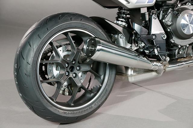 画像: メガホンマフラーは市販車用を製作している会社に特注したもので、このことからも市販化の可能性を感じさせる。
