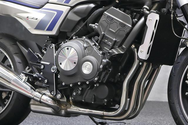 画像: CB-FコンセプトはベースのCB1000Rのユニットを引き継ぐが、ケースカバーの仕上げはオーソドックスなものに変更されている。