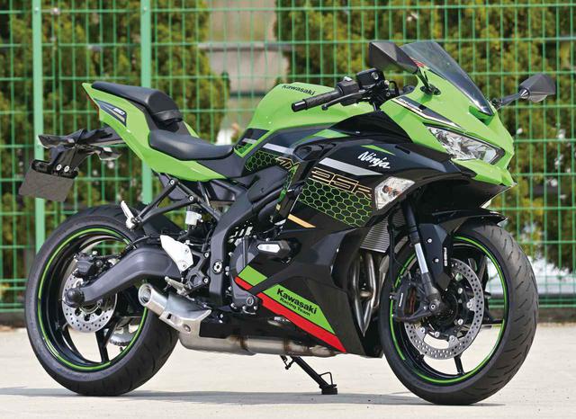 画像: KAWASAKI Ninja ZX-25R 総排気量:249㏄ エンジン形式:水冷4ストDOHC4バルブ並列4気筒 変速機形式:6速リターン ブレーキ形式 前・後:シングルディスク・シングルディスク タイヤサイズ 前・後:110/70R17・150/60R17