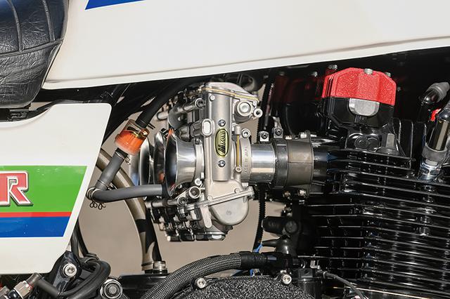 画像: フレームやエンジンといった中核部の仕様は現在のGT-Mの標準と言えるもの。まずねエンジンはZ1000Jを元にピスタルレーシング製φ76mmピストンで998→1197cc化しツインプラグヘッド等を組み合わせる。この上も選べるが少しずつリスキーな部分も出てくるともいい、1200ccの排気量は現状で十分普通に使える状態にまで昇華されている。キャブレターは適正口径のTMRφ36mmをチョイス。