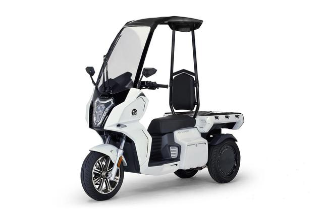 画像: 「AA カーゴ α 4」税込87万7,800 円 「AA カーゴ β 4」税込90万900 円