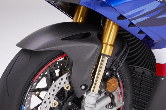 画像1: CBR1000RR-Rにドライカーボン外装を装着したら激進化! ホンダが純正アクセサリーパーツを追加ラインナップ