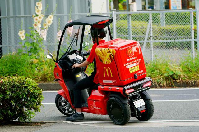 画像3: バイクの車種は何だ? マクドナルドがデリバリーサービス用に「電動3輪バイク」のテスト導入を開始!