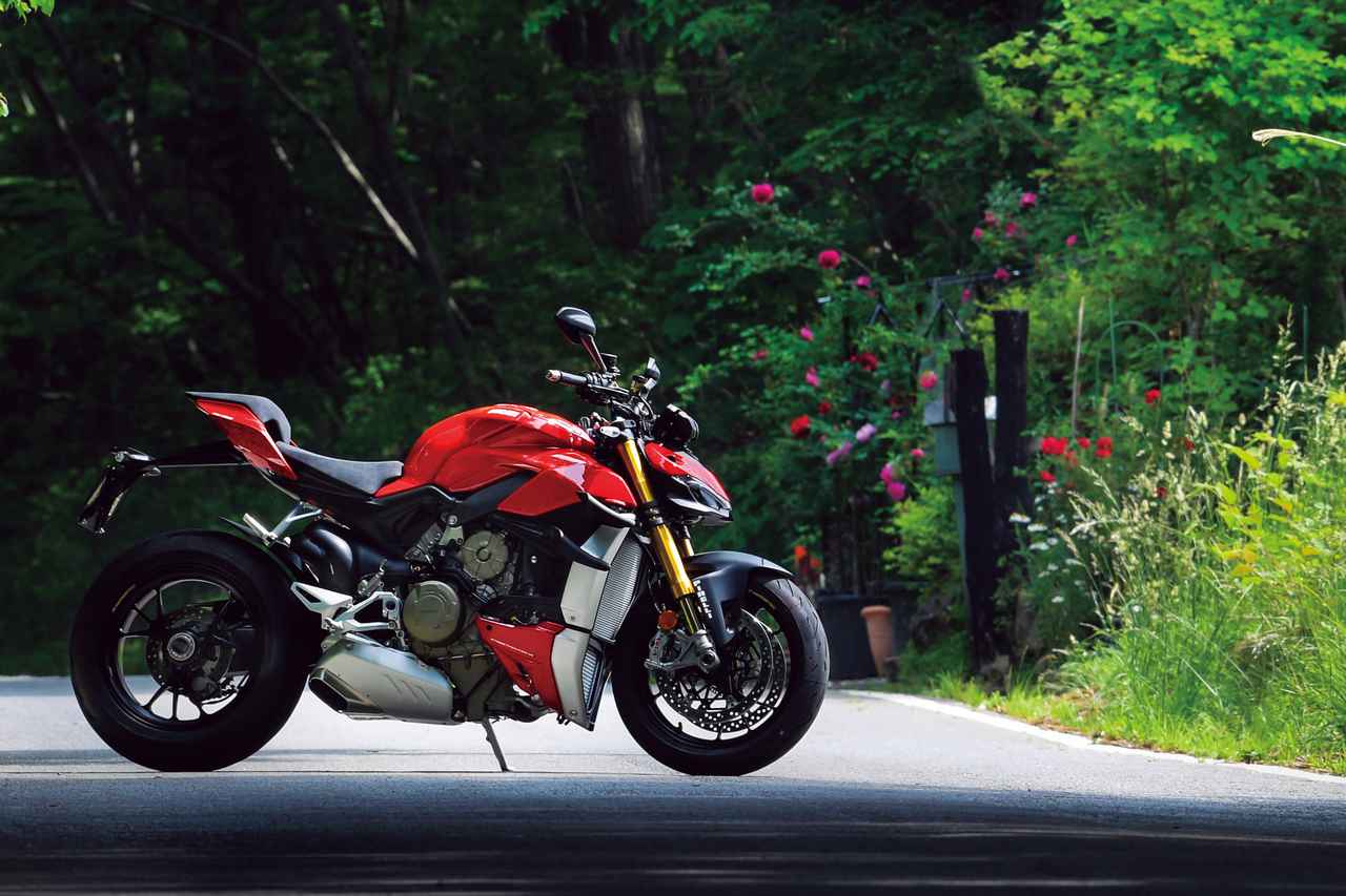 DUCATI「Streetfighter V4 S」遂に日本上陸、進撃開始！ 最高峰の