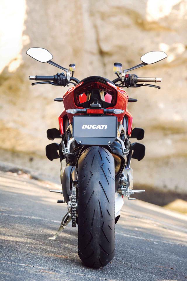 画像2: DUCATI「Streetfighter V4 S」遂に日本上陸、進撃開始! 最高峰のパフォーマンスと一体感を生むストリートパッケージで登場!