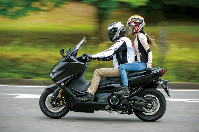 画像: ヤマハ「TMAX560 TECH MAX」タンデム(2人乗り)チェック