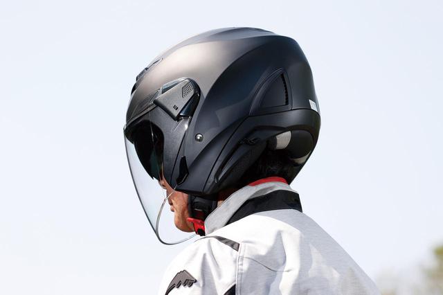 画像: このたび追加されたマットカラーは光が当たると立体的に見える。ヘルメット重量は実測で1435g(Mサイズ)。