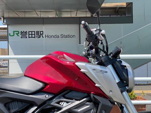 画像: 途中でみつけた駅です 「誉田」って名前の地名や駅があるのは知ってました でもそれを「ホンダ」と読むとは知らなかったような気がするw ホンダCB125Rと誉田駅です