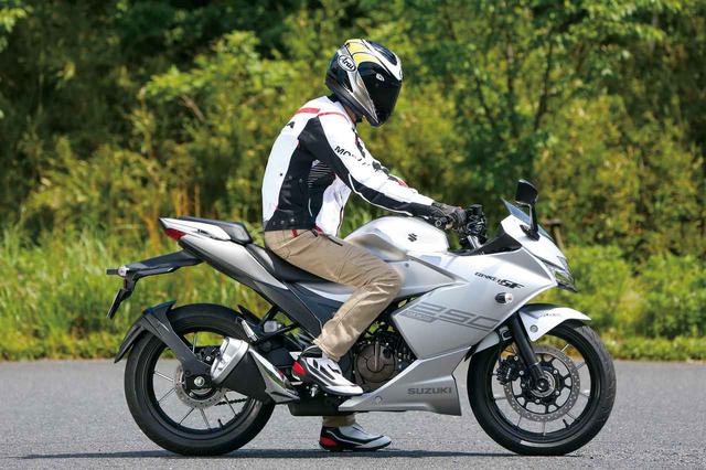 画像1: スズキ「ジクサーSF250」ライディングポジション・足つき性