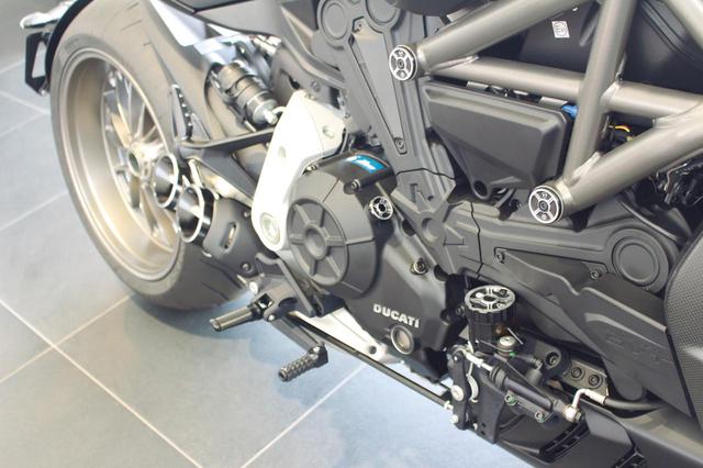 画像: サイレンサー用エンドキャップ ■4万3065円アルミニウム製フレームプラグ■2万2253円 リアブレーキフルードタンクカバー■1万4113円