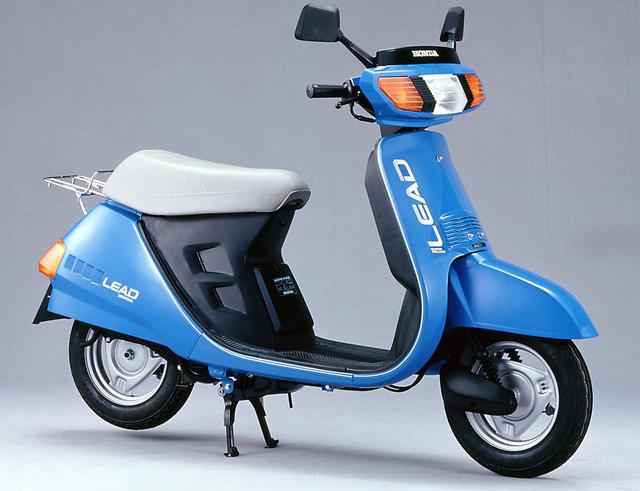 画像: 1982年2月19日に発売された「リード50 スーパーデラックス」。いまへと続くリードの車名はこの一台から始まります。