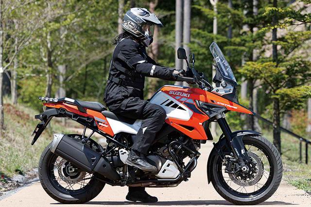 画像: スズキ「Vストローム1050XT」ライディングポジション・足つき性