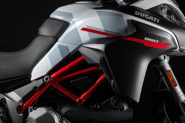 画像2: MotoGPマシンからインスパイヤされたホワイト✖️グレー