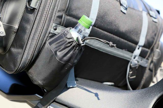 画像: ドリンクホルダーがひとつ備わっています。