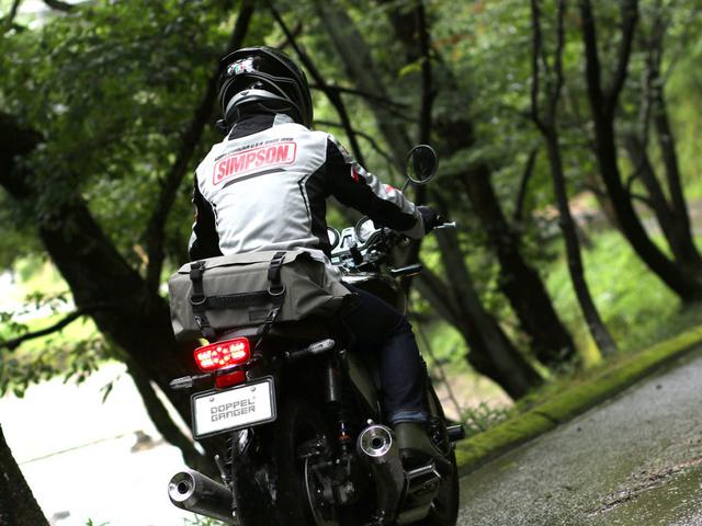 画像3: 容量24L。リアシートに乗せても邪魔にならないサイズ感が特徴