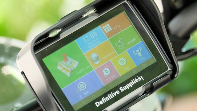 画像: タブレット(ナビ)は付属のハンドルマウントで簡単に設置できます!