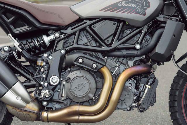 画像: 1203cc水冷Vツインエンジンは、FTRラリーにもそのまま搭載。DOHC4バルブヘッドを備え、ボア102×ストローク73.6㎜というショートストローク設定を採用して、強力なパワー&トルクを発揮。街乗りから高速道路、ダート路面にいたるまで、さまざまな状況で豪快な走りを堪能できる。