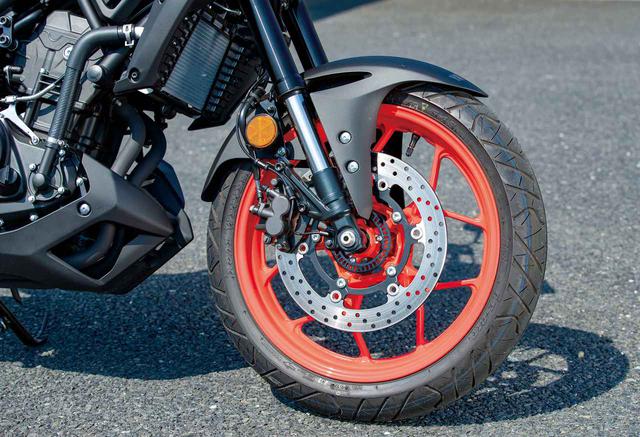 画像: スポーツバイクファン待望のアイテムがこの37㎜倒立フォーク。剛性アップはスポーツハンドリングに貢献、ABSも標準装備。