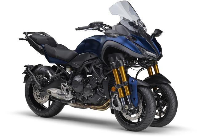 画像: YAMAHA NIKEN GT 総排気量:845cc エンジン形式:水冷4ストDOHC4バルブ並列3気筒 メーカー希望小売価格:税込198万円 ナイケンGTは、大型スクリーン、グリップヒーター、厚みのある専用シート、トップケースを装着できるグラブバー、メーター横とシート下の12V DCジャック、センタースタンドなどを標準装備した上級機種。