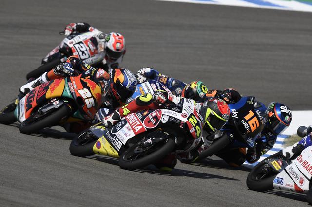 画像: こんな超接近戦が延々と続くのがMoto3クラスです(写真は第2戦スペインGP)