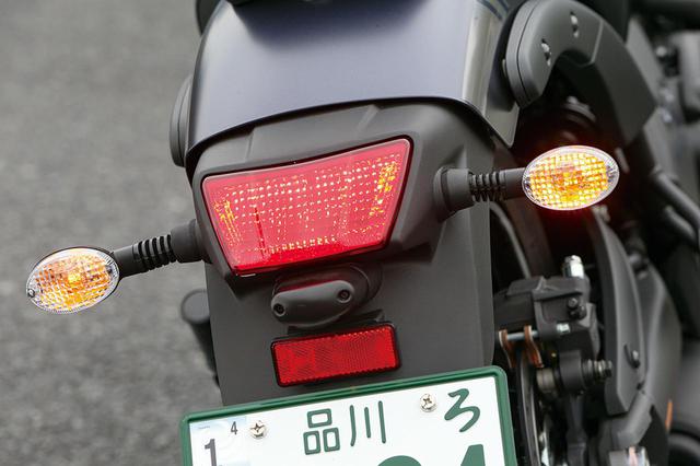画像: リアフェンダーに沿わせるように配置されたテールランプはLED式。ウインカーはクリアレンズ採用のオーソドックス電球式。