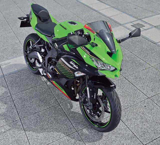 画像: Kawasaki Ninja ZX-25R 総排気量:249cc エンジン:水冷4ストDOHC4バルブ並列4気筒 メーカー希望小売価格(税込):82万5,000円/SE、SE KRT EDITIONは、91万3,000円 発売予定日:2020年9月10日 ※写真のモデルは、Ninja ZX-25R SE KRT EDITION